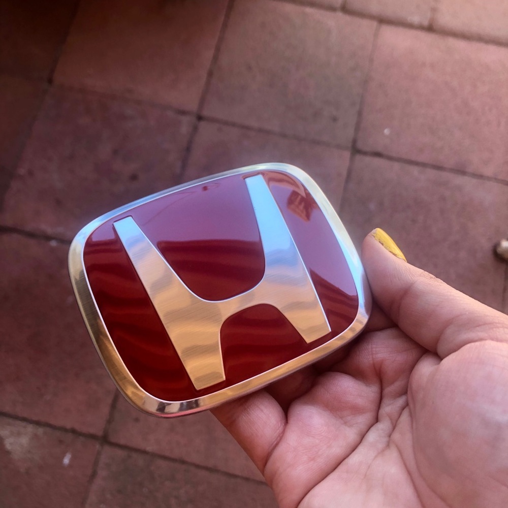 Red Honda emblem